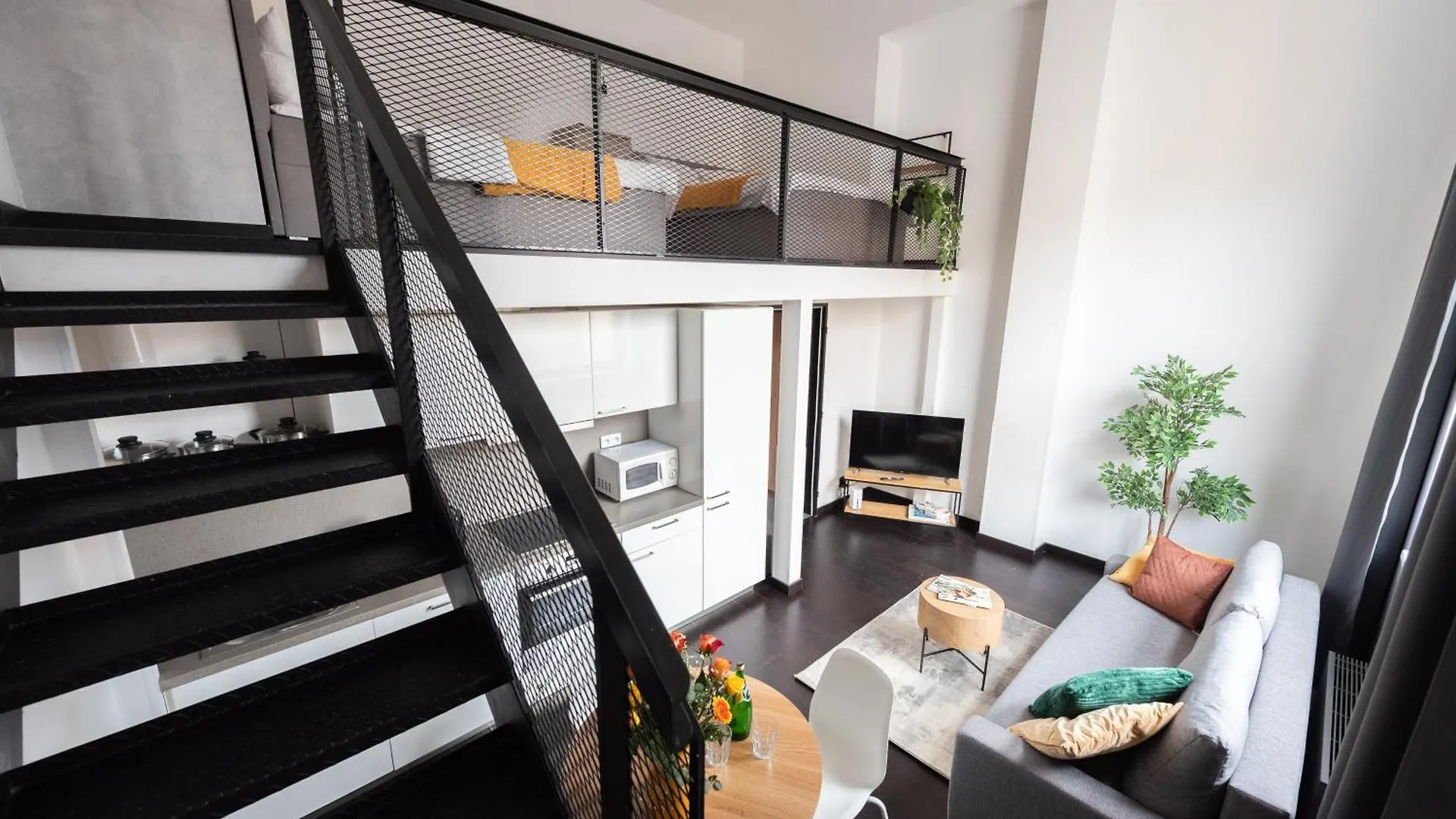 Loft Spacious Apartments In Praga