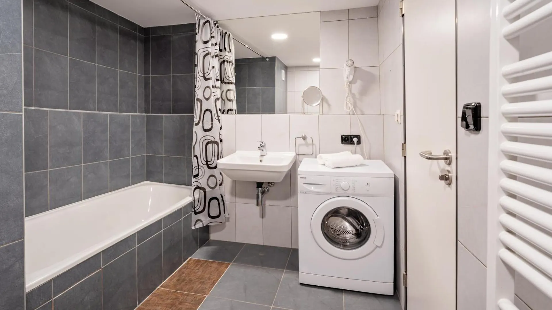 Loft Spacious Apartments In Praga