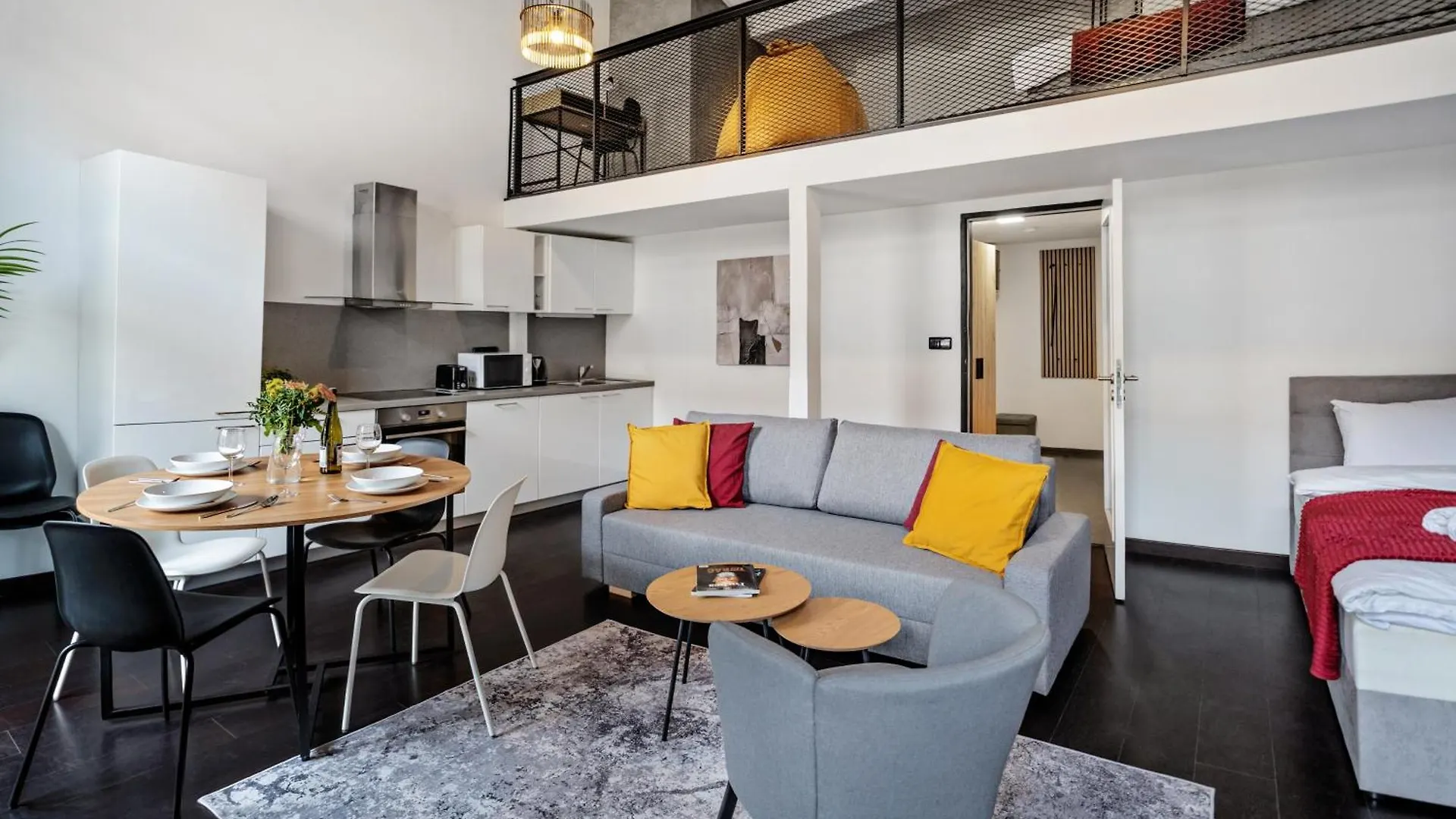 Loft Spacious Apartments In Praga
