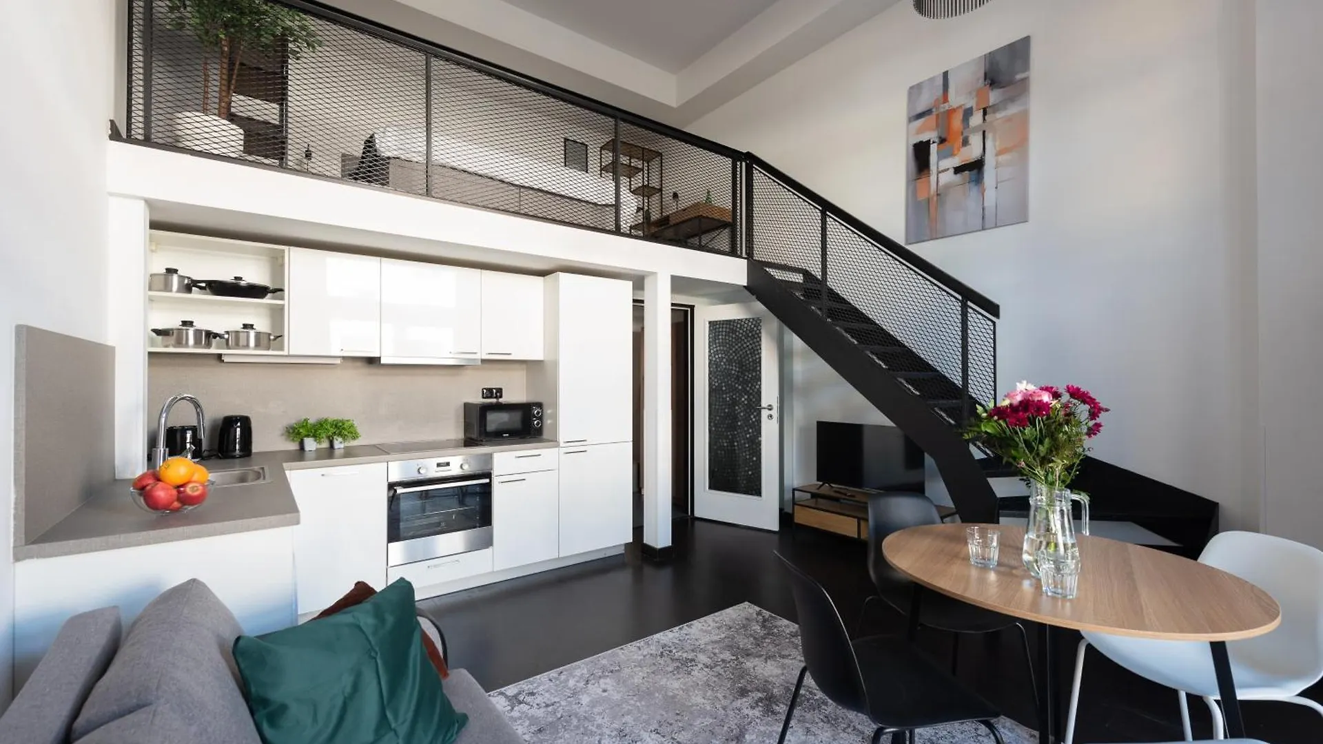 Loft Spacious Apartments In Praga Czechy
