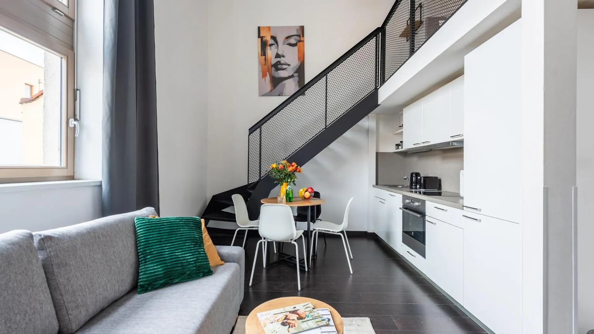 Loft Spacious Apartments In براغ جمهورية التشيك