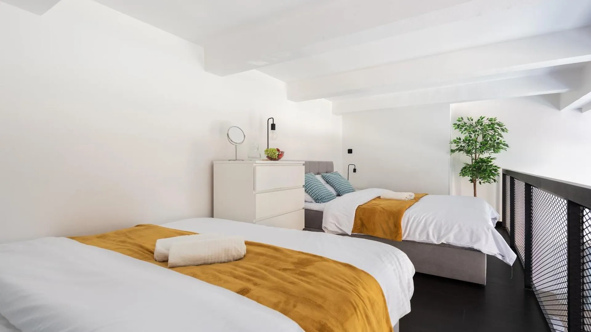Loft Spacious Apartments In براغ 0*,
