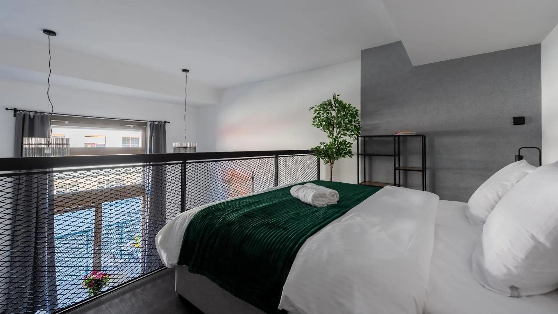 Loft Spacious Apartments In براغ