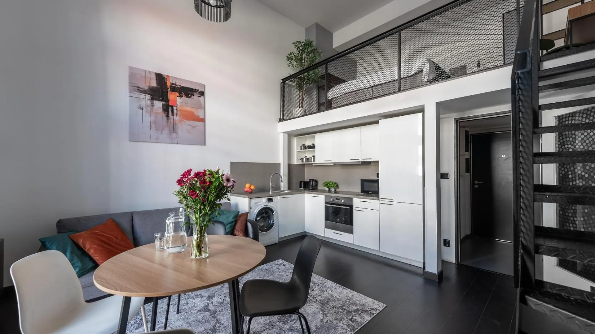 Loft Spacious Apartments In براغ جمهورية التشيك
