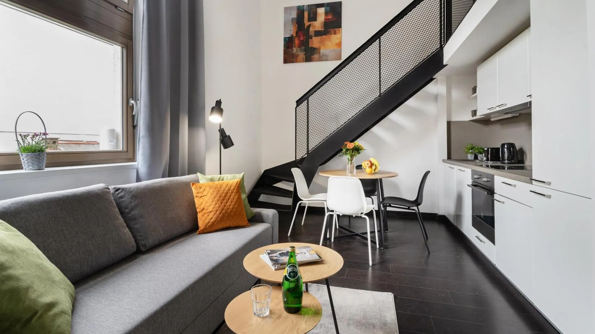 Loft Spacious Apartments In Praga