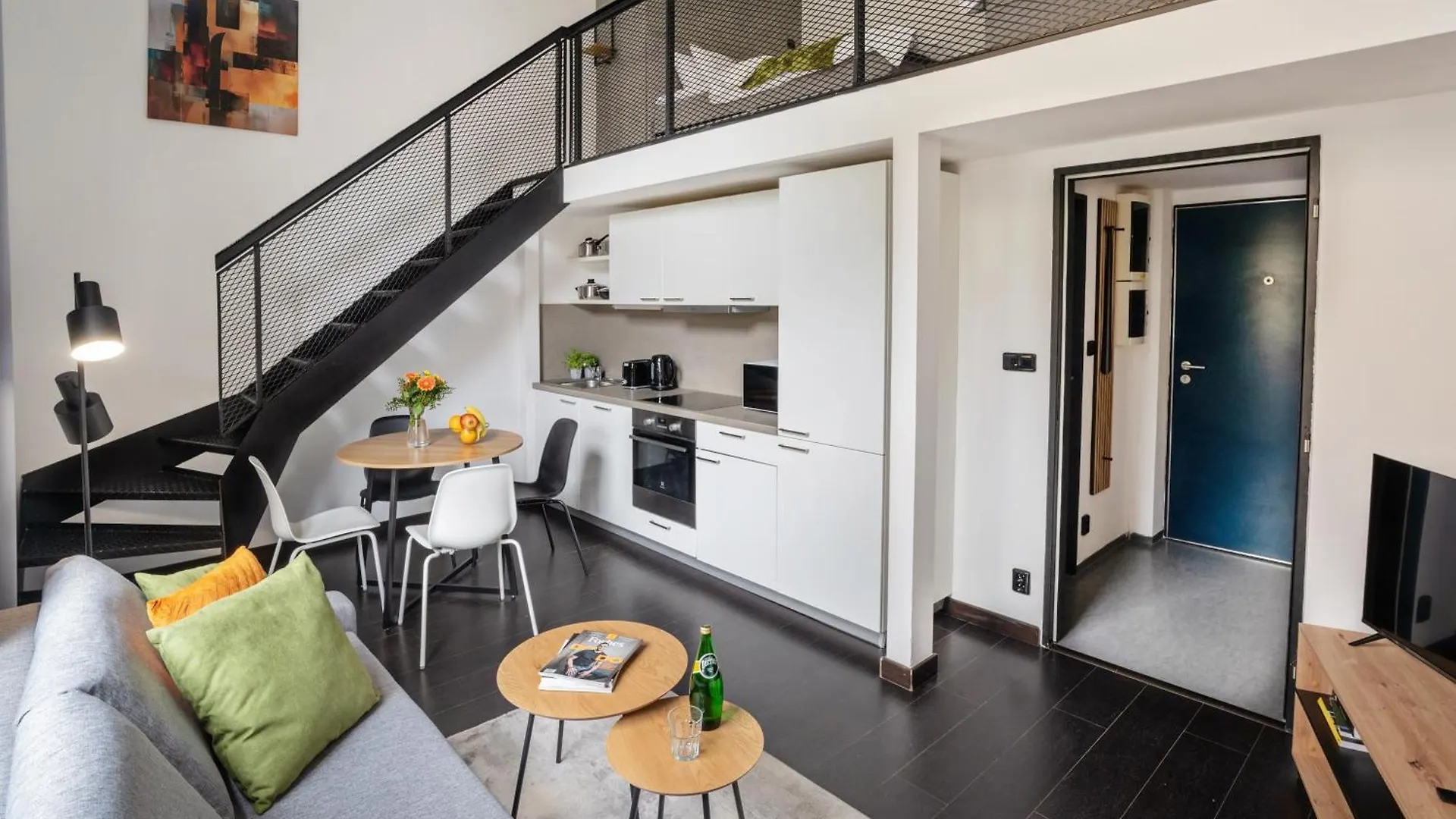 Loft Spacious Apartments In براغ