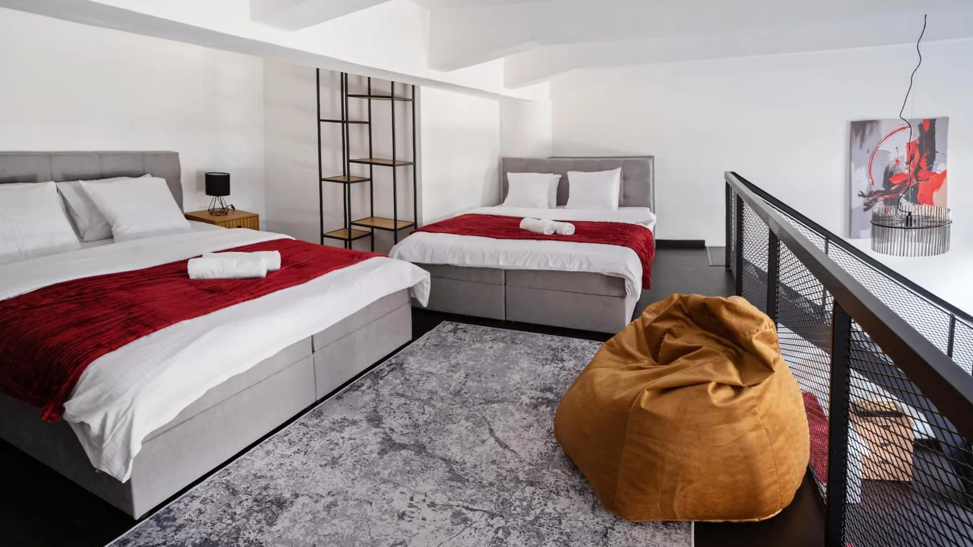 Loft Spacious Apartments In Praga