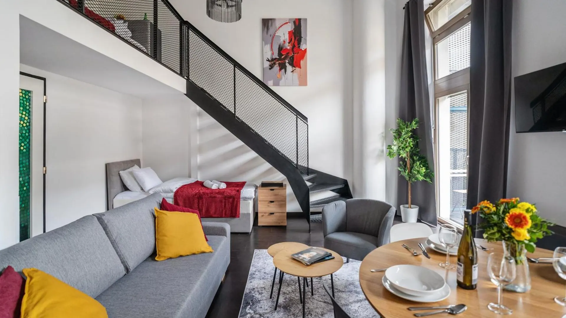 Loft Spacious Apartments In براغ