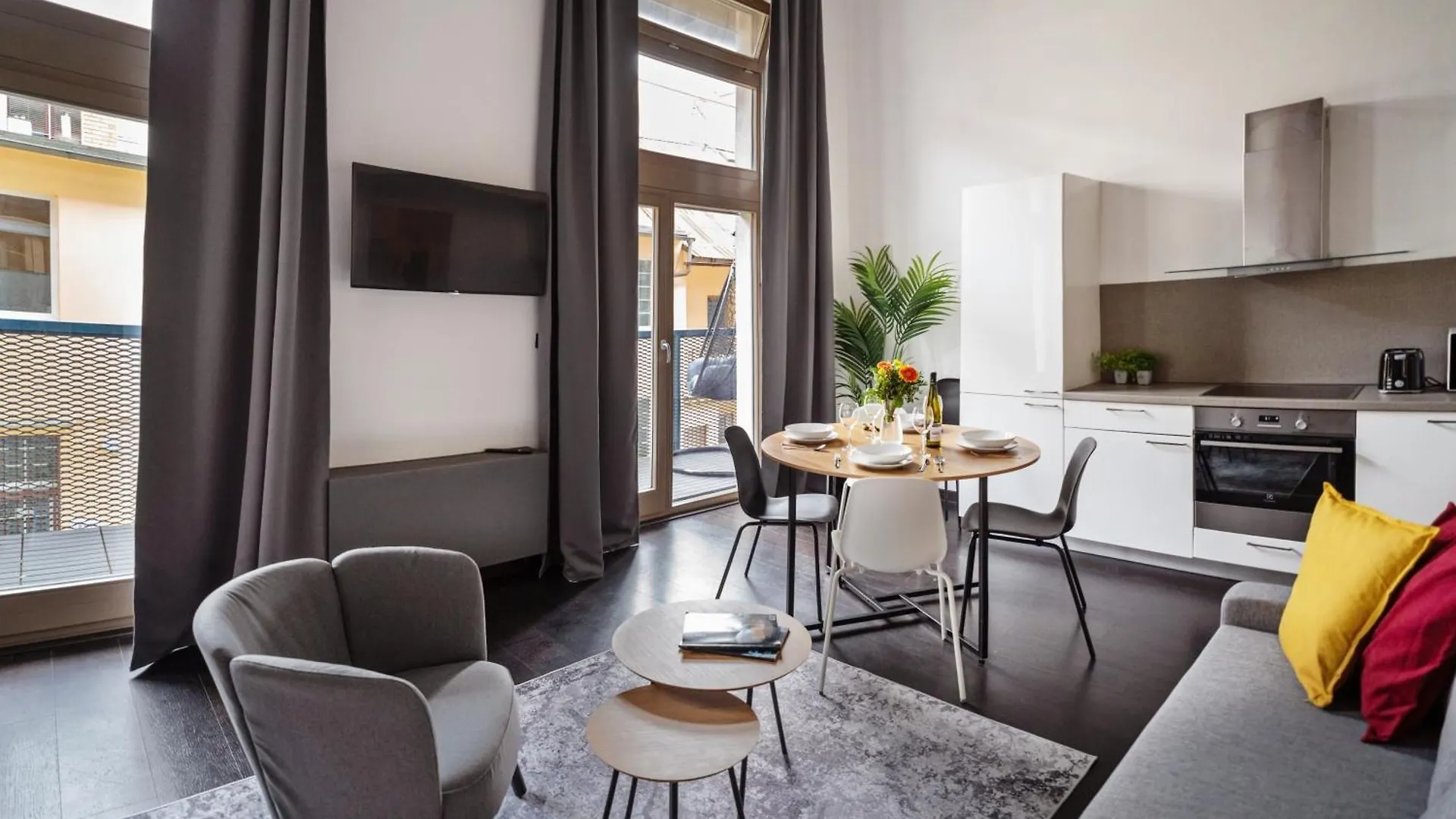 Loft Spacious Apartments In براغ
