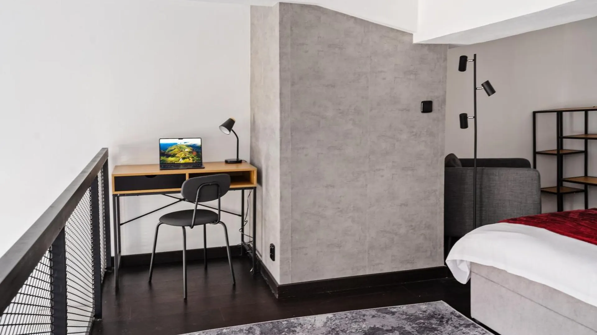 Loft Spacious Apartments In براغ جمهورية التشيك