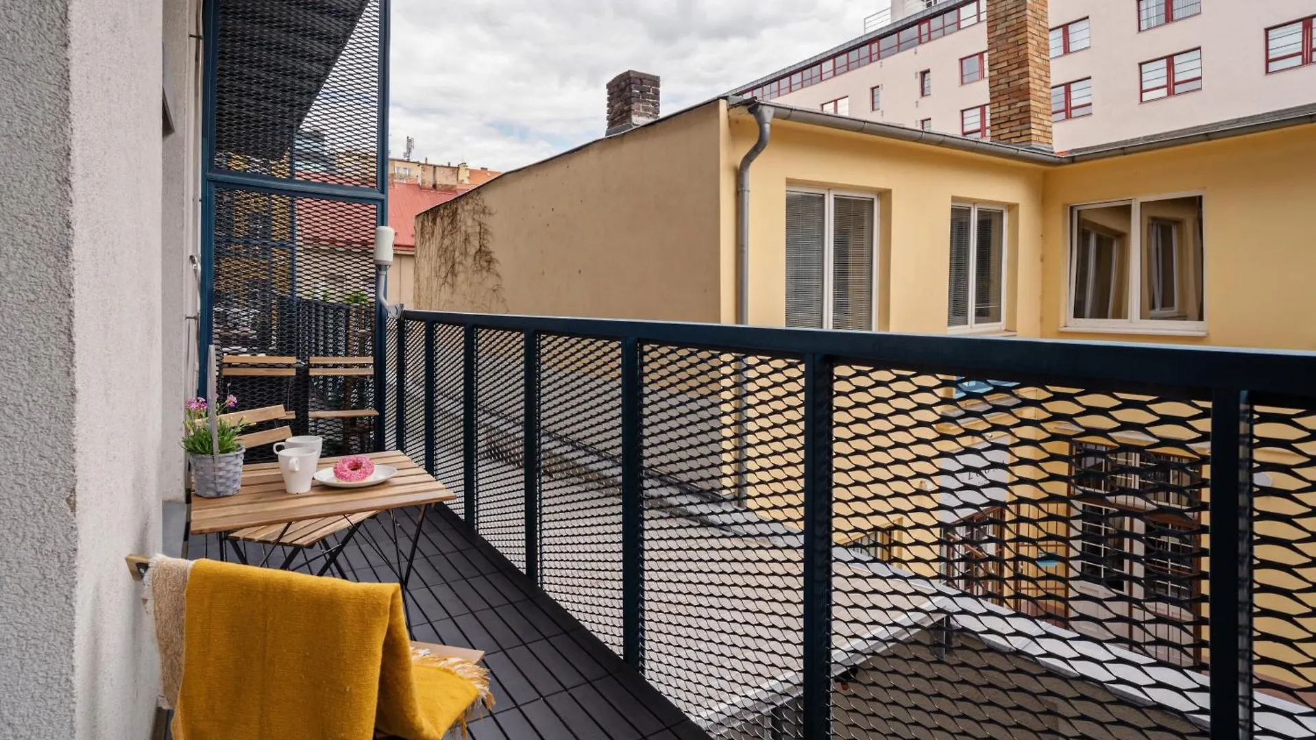 Loft Spacious Apartments In براغ جمهورية التشيك
