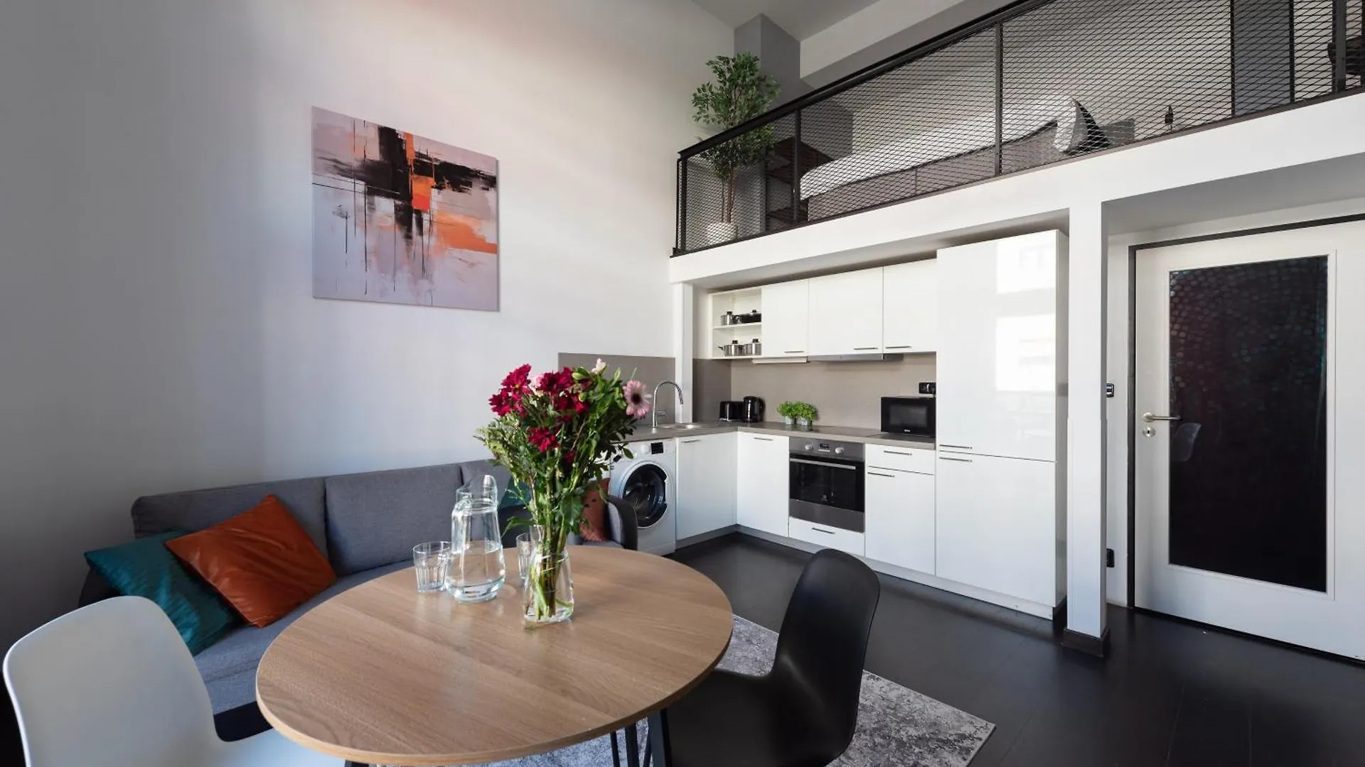 Loft Spacious Apartments In براغ