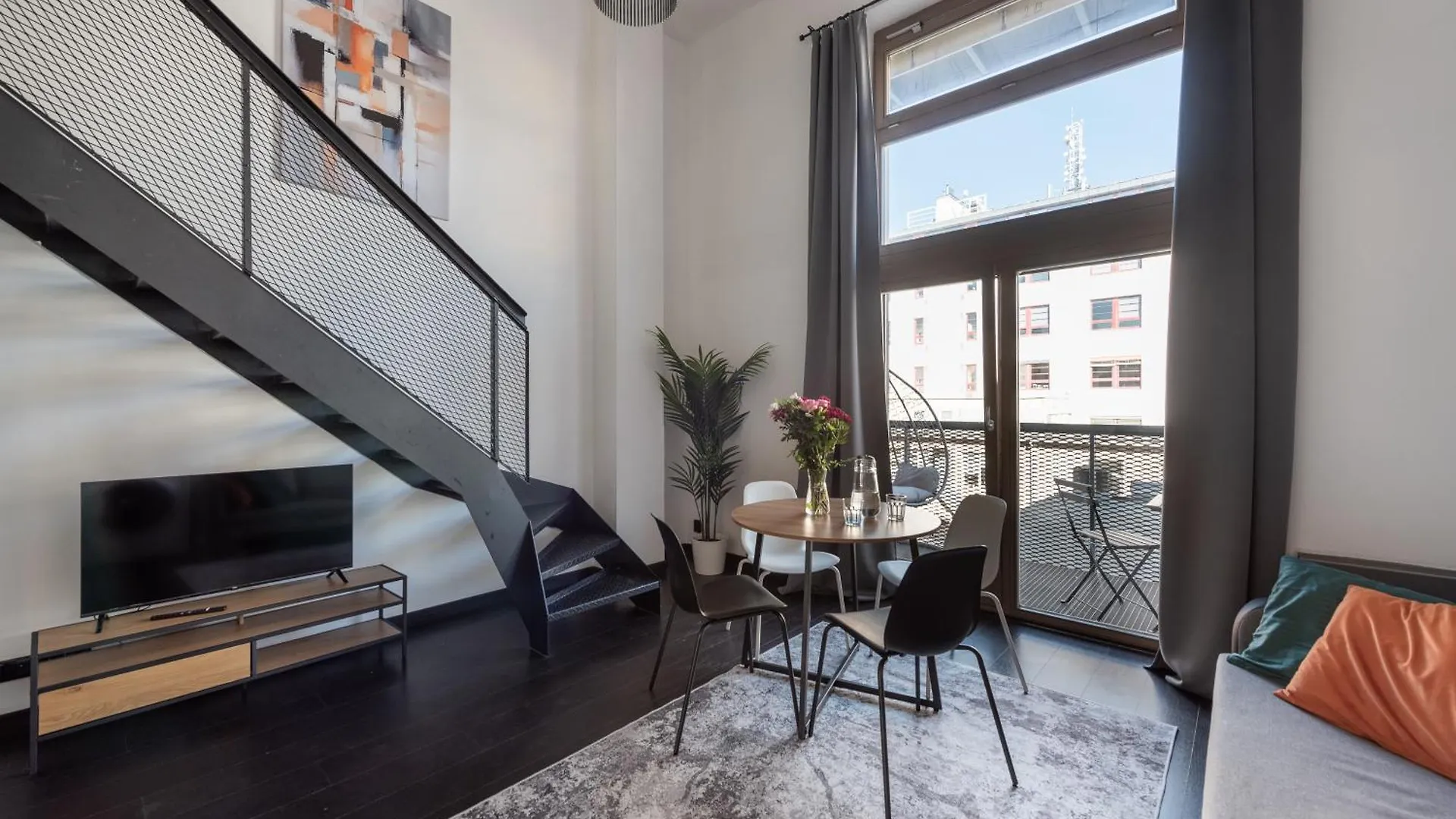 Loft Spacious Apartments In براغ